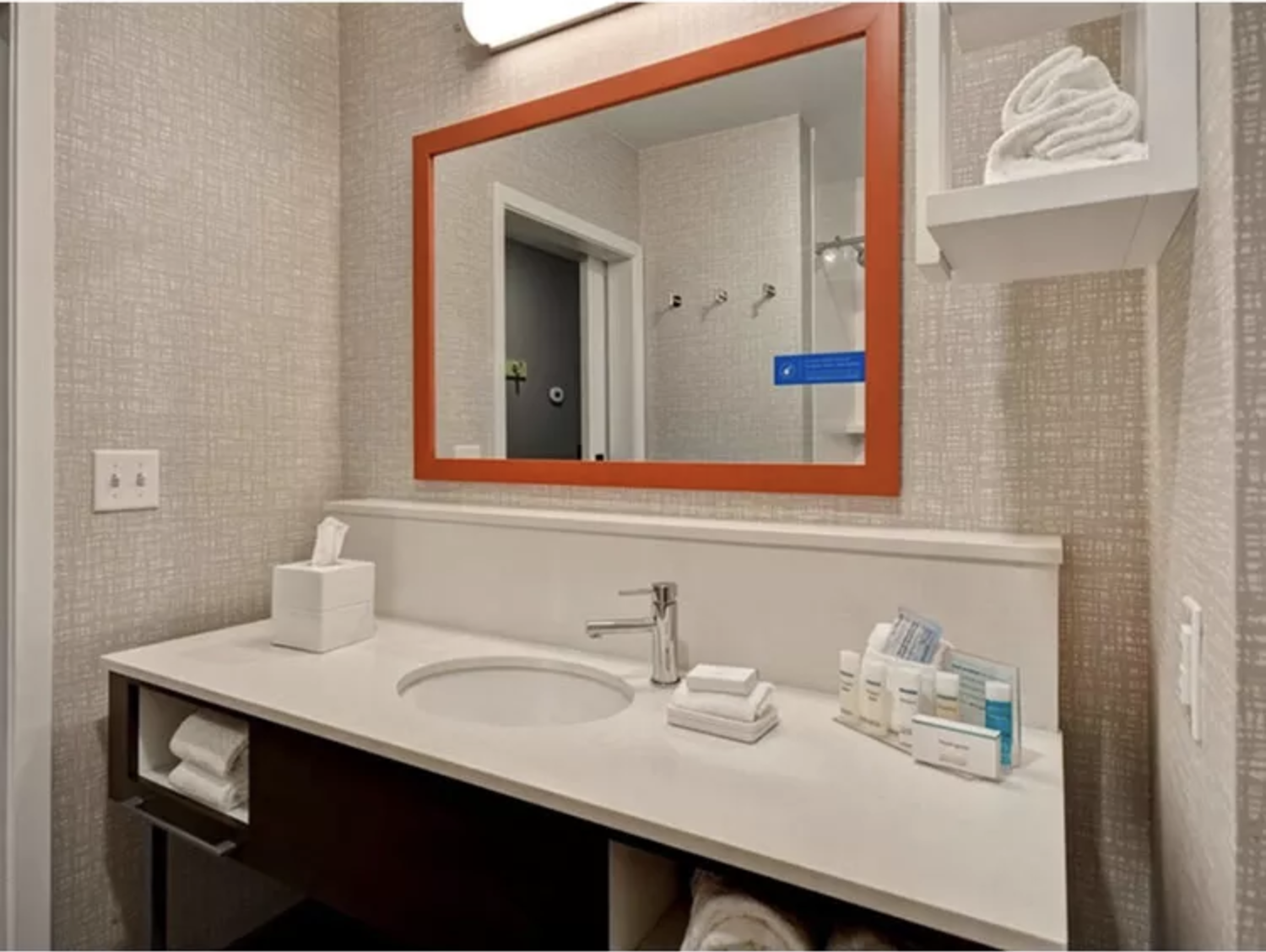 Hampton Inn & Suites Compact Factory Hotel Furniture